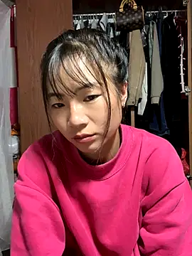 AAANINE22 online show from September 25, 2025, 7:36 am