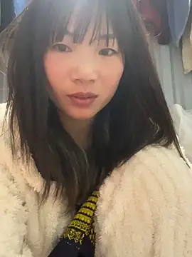 AAANINE22 online show from December 1, 2025, 1:56 pm