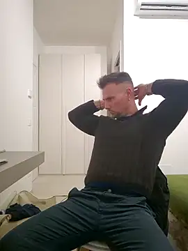 Snapshot of mrlyuis chatting on December 2, 2025, 8:10 pm mrlyuis online show from December 2, 2025, 8:10 pm