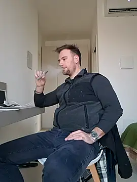 Snapshot of mrlyuis chatting on February 26, 2026, 4:07 pm mrlyuis online show from February 26, 2026, 4:07 pm