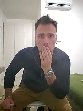 Snapshot of mrlyuis chatting on November 27, 2025, 8:20 pm mrlyuis online show from November 27, 2025, 8:20 pm