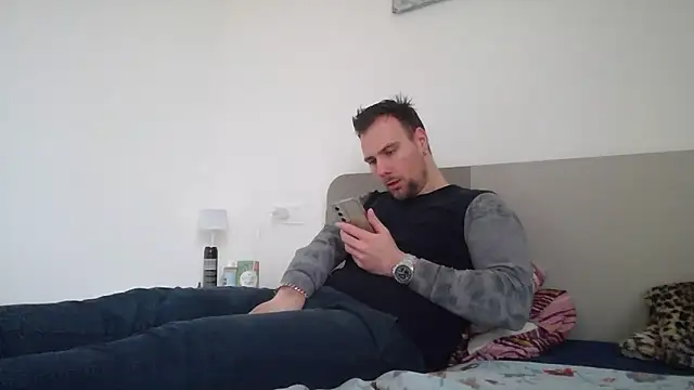 Snapshot of mrlyuis chatting on February 7, 2026, 1:41 pm mrlyuis online show from February 7, 2026, 1:41 pm