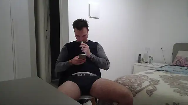 Snapshot of mrlyuis chatting on February 14, 2026, 5:02 pm mrlyuis online show from February 14, 2026, 5:02 pm