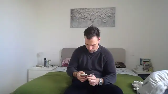 Snapshot of mrlyuis chatting on February 5, 2026, 12:45 pm mrlyuis online show from February 5, 2026, 12:45 pm