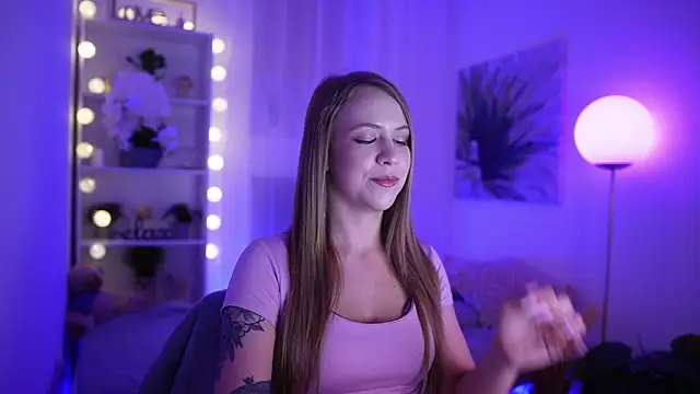 Snapshot of Cindy_Grey chatting on September 21, 2025, 6:24 pm Cindy Grey online show from September 21, 2025, 6:24 pm