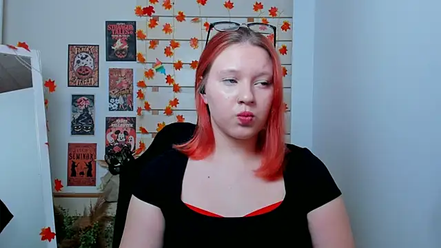 ScarletVixen  online show from October 17, 2025, 6:32 pm