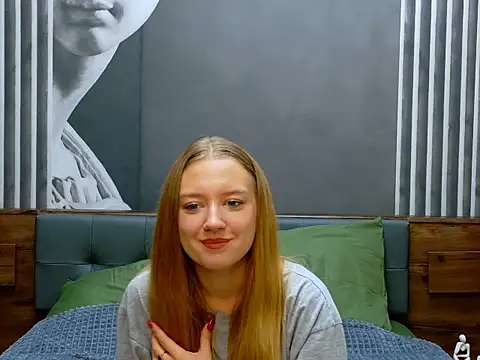 Snapshot of DarcyWilsy chatting on October 6, 2025, 9:04 pm DarcyWilsy online show from October 6, 2025, 9:04 pm