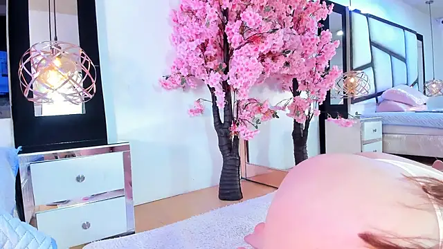 TessaCooper1 online show from November 20, 2025, 9:15 pm