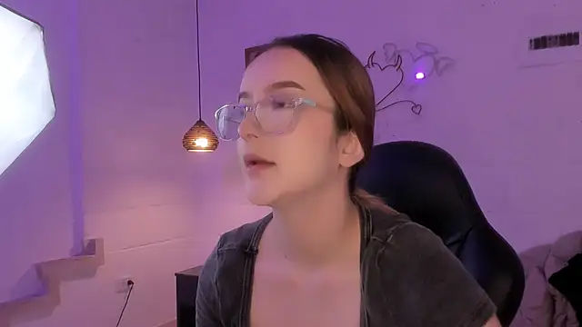 kristal joi dl online show from September 10, 2025, 12:15 pm