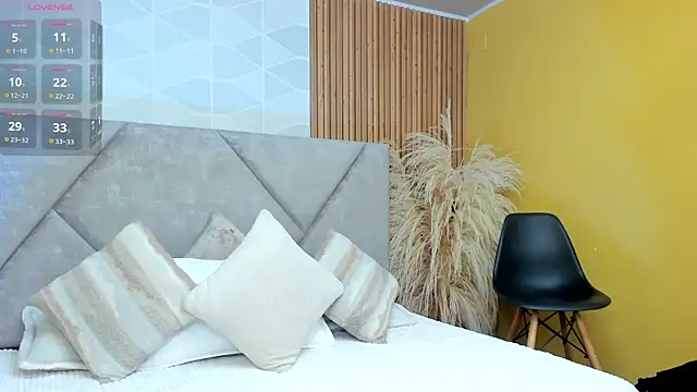 Brunnette Sensation online show from February 25, 2026, 6:41 pm