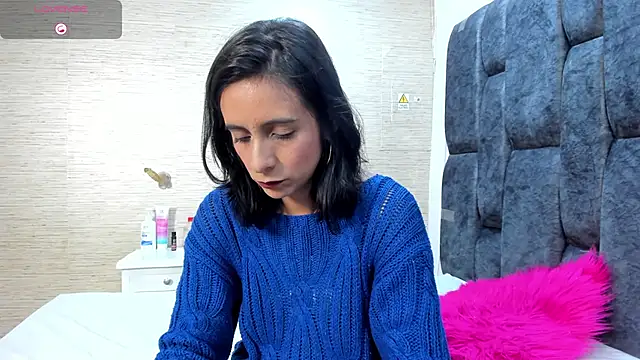 MiaAmore  online show from December 5, 2025, 8:50 pm