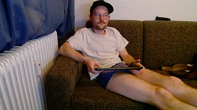 ChefDeLust online show from December 5, 2025, 5:33 pm