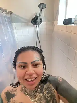 chicanachic13 online show from April 12, 2026, 8:23 pm