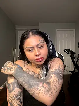 chicanachic13 online show from October 4, 2025, 7:43 am