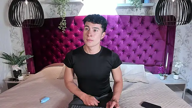 AustinJones  online show from February 19, 2026, 8:28 pm