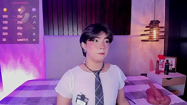 Snapshot of Creamy_Angelo chatting on October 28, 2025, 9:14 pm Creamy Angelo online show from October 28, 2025, 9:14 pm