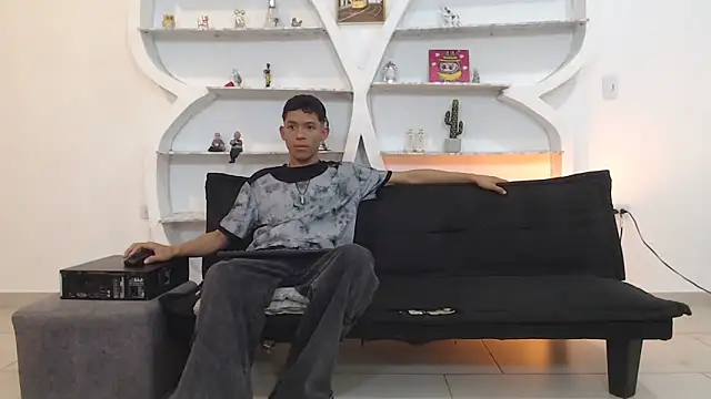 BEAUTY BOYS1 online show from November 22, 2025, 7:07 am