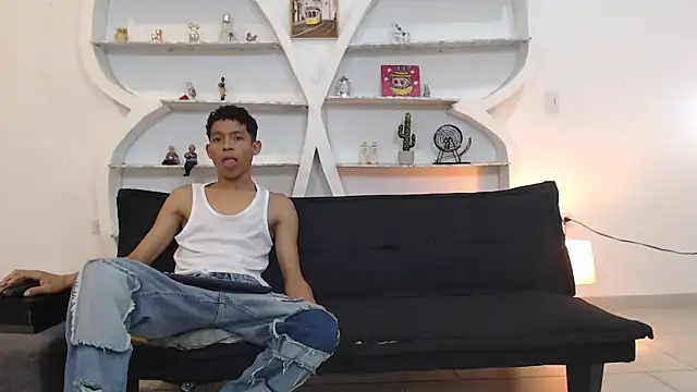 BEAUTY BOYS1 online show from November 20, 2025, 7:31 am