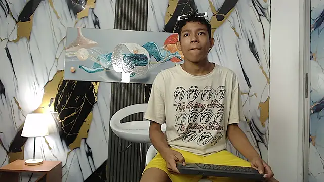 BEAUTY BOYS1 online show from February 17, 2026, 7:38 am