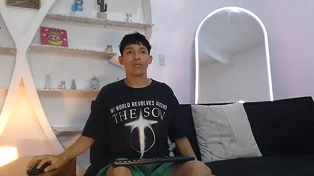 BEAUTY BOYS1 online show from September 17, 2025, 7:10 am