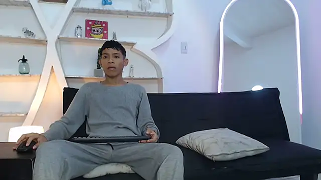 BEAUTY BOYS1 online show from October 22, 2025, 7:08 am