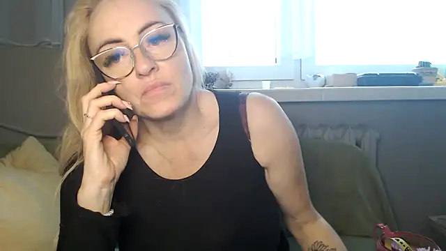 Snapshot of NADINNNE chatting on November 10, 2025, 12:10 pm NADINNNE online show from November 10, 2025, 12:10 pm