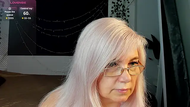 Snapshot of Hella_Fabel chatting on May 8, 2026, 1:09 am Hella Fabel online show from May 8, 2026, 1:09 am