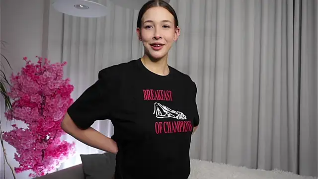 EviaRabasca online show from September 18, 2025, 11:35 am