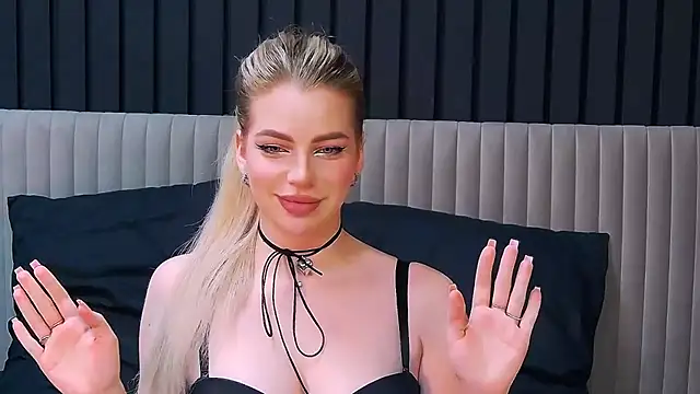 MilanaCeleste online show from November 12, 2025, 10:35 pm