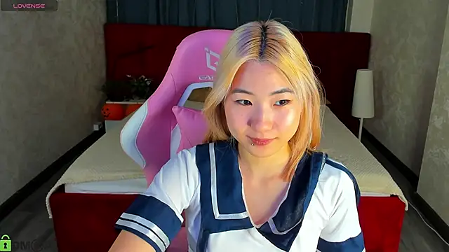 Snapshot of Aisi_18 chatting on October 29, 2025, 6:01 am Aisi 18 online show from October 29, 2025, 6:01 am