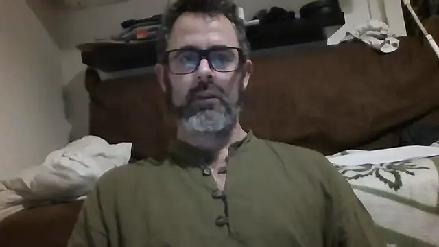 Snapshot of whatYwantMorrre chatting on December 17, 2025, 7:08 pm whatYwantMorrre online show from December 17, 2025, 7:08 pm