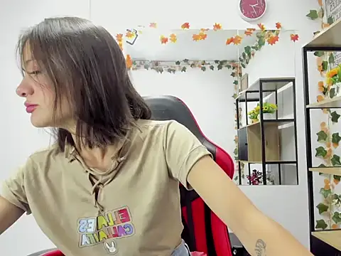 Tammy Thompson  online show from November 5, 2025, 2:09 pm