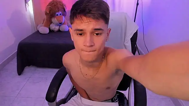 Aron Boyy online show from April 2, 2026, 8:15 pm