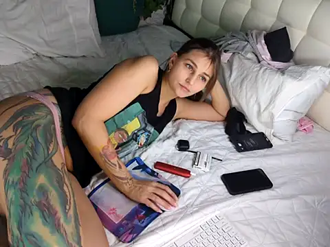 Kimberly Wolker online show from September 21, 2025, 4:01 pm