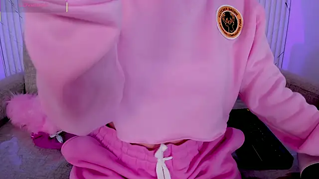 chloegils  online show from October 17, 2025, 2:30 pm