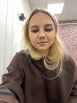 Snapshot of Sky_Cutie chatting on October 31, 2025, 5:04 am Sky Cutie online show from October 31, 2025, 5:04 am