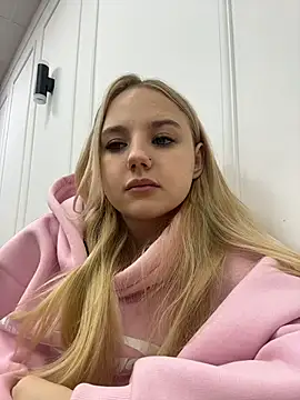 Snapshot of Sky_Cutie chatting on January 19, 2026, 3:54 am Sky Cutie online show from January 19, 2026, 3:54 am