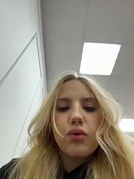 Snapshot of Sky_Cutie chatting on February 3, 2026, 5:38 am Sky Cutie online show from February 3, 2026, 5:38 am