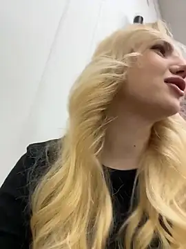 Snapshot of Sky_Cutie chatting on February 7, 2026, 4:20 am Sky Cutie online show from February 7, 2026, 4:20 am