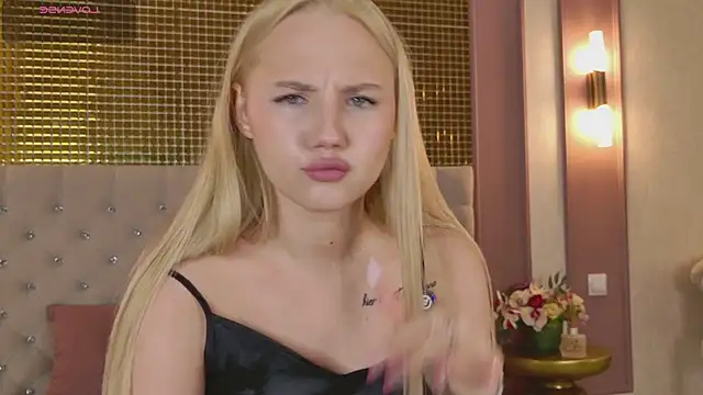 Sky Cutie online show from June 14, 2026, 4:35 am