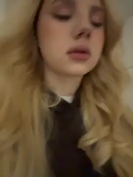 Snapshot of Sky_Cutie chatting on February 1, 2026, 5:17 am Sky Cutie online show from February 1, 2026, 5:17 am