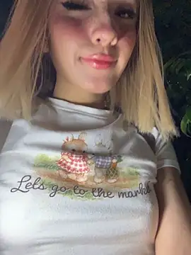 SweetBunnyGF online show from December 3, 2025, 11:25 pm