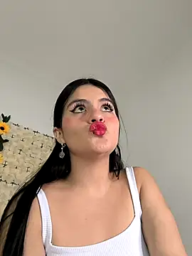 Snapshot of -Loren4- chatting on September 17, 2025, 10:56 pm -Loren4- online show from September 17, 2025, 10:56 pm