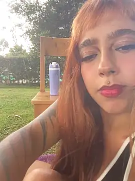 AliceMrtnz online show from November 19, 2025, 7:14 pm