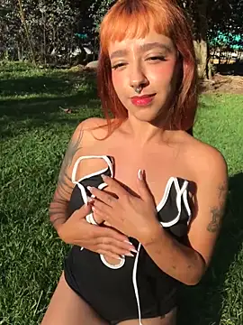 AliceMrtnz online show from November 7, 2025, 9:08 pm