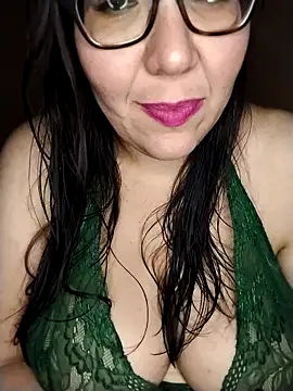 Snapshot of lucecitaxxx chatting on September 27, 2025, 5:35 am lucecitaxxx online show from September 27, 2025, 5:35 am