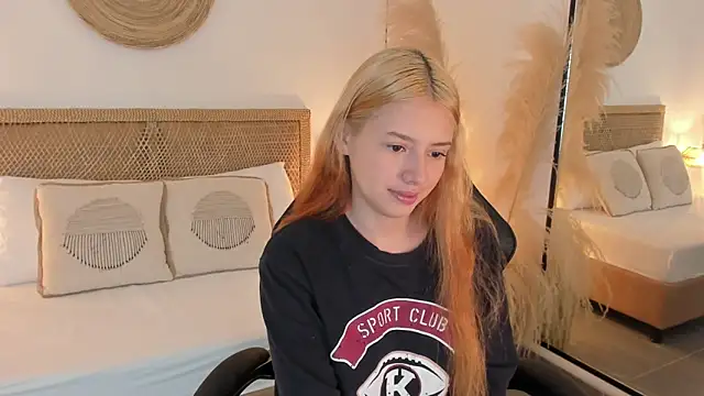 daniand  online show from September 22, 2025, 11:38 am