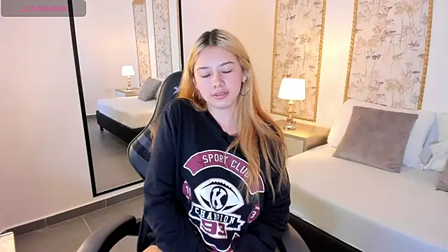 daniand  online show from November 5, 2025, 2:58 am