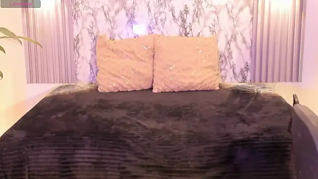 ChloeeMason online show from November 11, 2025, 11:05 am