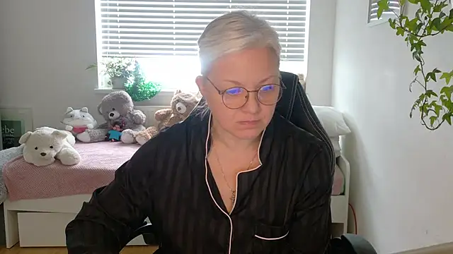 Linsy Kim online show from February 1, 2026, 9:29 am